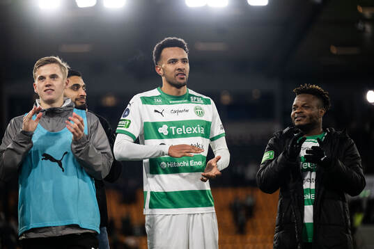 Västerås Alex Douglas och Henry Offia jublar