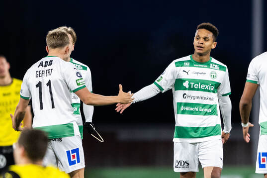 Västerås jublar Simon Gefvert och Mattéo Alrich Mawulé