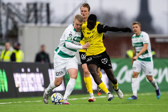 Västerås Simon Johansson och Mjällbys Seedy Imam Jagne