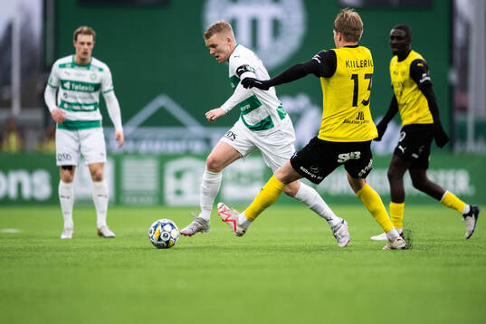 Västerås Simon Johansson och Mjällbys Jacob Kiilerich