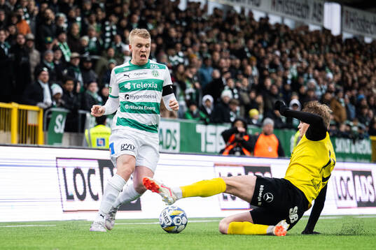 Västerås Simon Johansson och Mjällbys Jacob Kiilerich