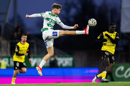 Västerås Patric Åslund och Mjällbys Seedy Imam Jagne