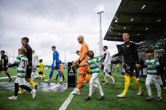 Mjällbys målvakt Alexander Lundin och Arvid Brorsson gör