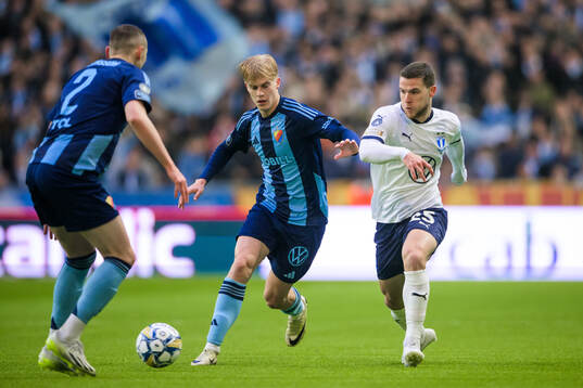 Djurgårdens Lucas Bergvall och Malmö FFs Gabriel Busanello