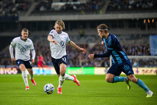 Malmö FFs Sebastian Nanasi och Djurgårdens Oskar Fallenius