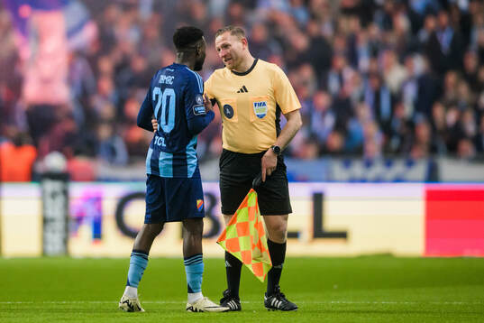 Djurgårdens Tokmac Nguen deppar när han lämnar plan