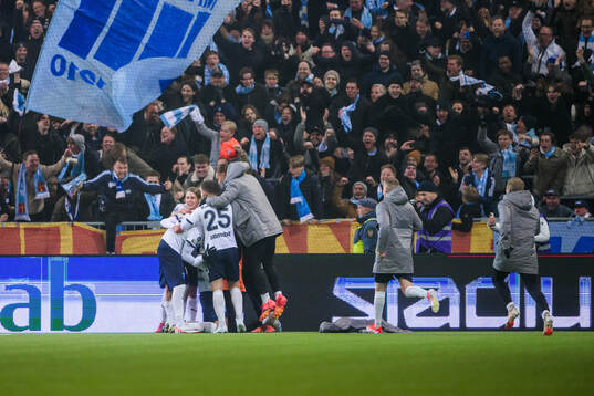 Malmö FFs Erik Botheim jublar med lagkamrater