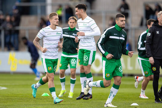 Hammarbys spelare värmer