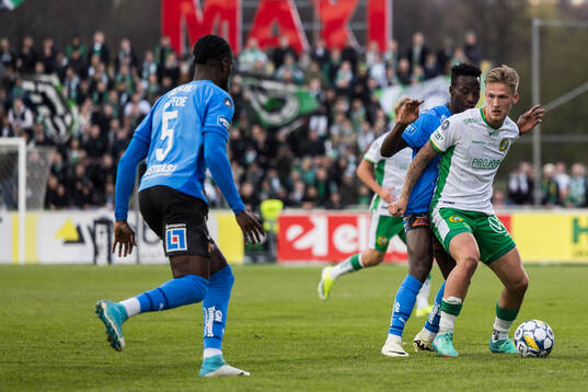 Hammarbys Fredrik Hammar och Halmstads Naeem Mohammed