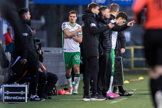 Hammarbys Pavle Vagic lämnar plan