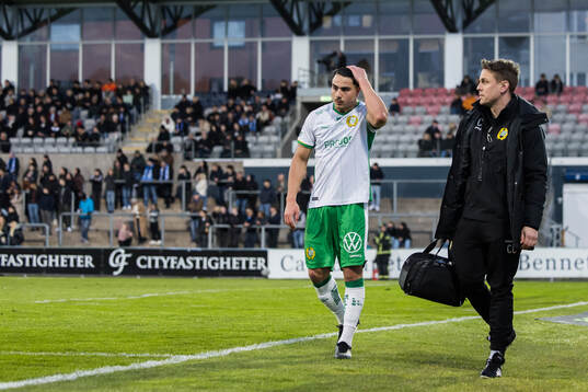 Hammarbys Jusef Erabi lämnar plan