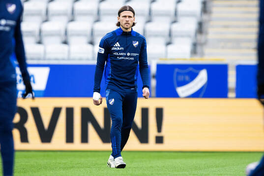 IFK Norrköpings Arnor Traustason på uppvärmningen
