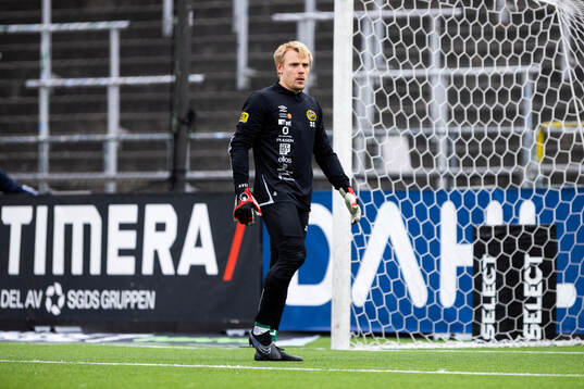 Elfsborgs målvakt Isak Pettersson på uppvärmningen