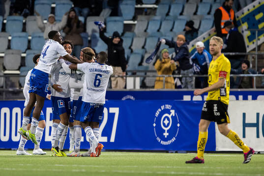 IFK Norrköpings Christoffer Nyman jublar med lagkamrater
