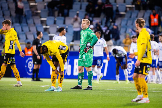 Elfsborgs målvakt Isak Pettersson deppar