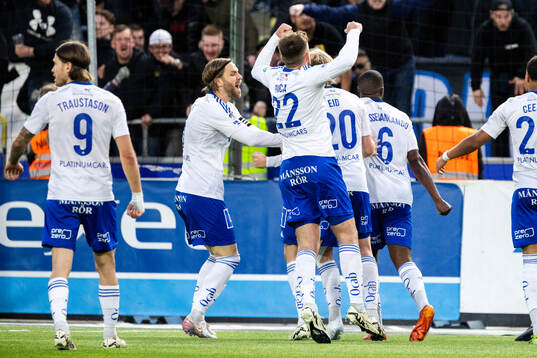 IFK Norrköpings Christoffer Nyman jublar med lagkamrater