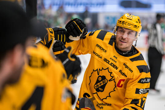 Skellefteås Pär Lindholm jublar