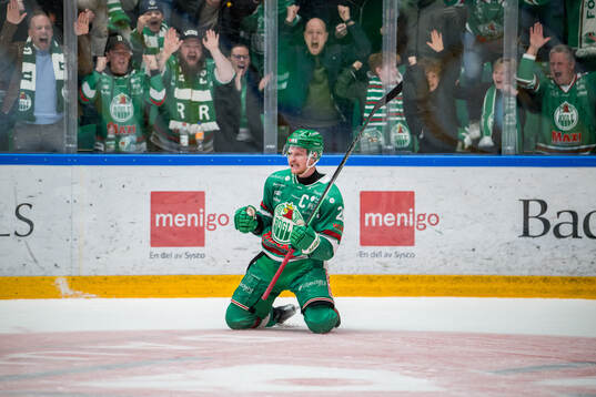 Rögles Anton Bengtsson jublar