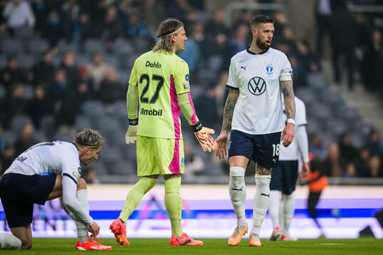 Malmö FFs målvakt Johan Dahlin och Pontus Jansson