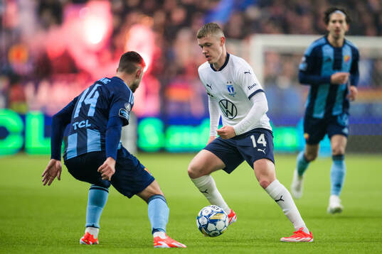 Djurgårdens Besard Sabovic och Malmö FFs Sebastian