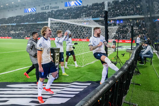 Malmö FFs Sebastian Nanasi och Pontus Jansson  jublar
