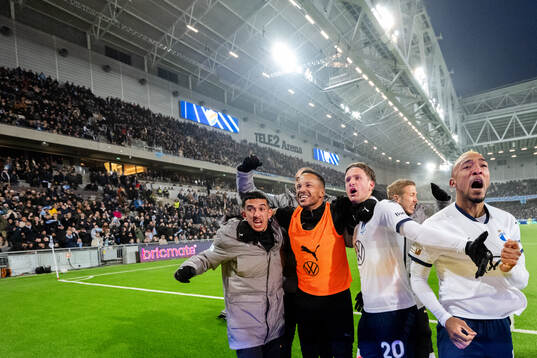Malmö FFs spelare jublar med Erik Botheim
