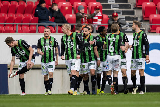 GAIS Jonas Lindberg jublar med lagkamrater