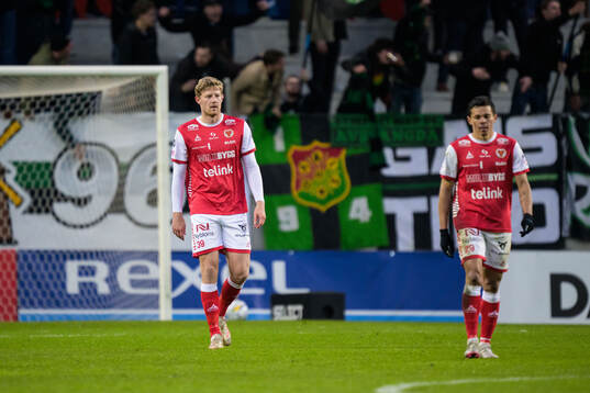Kalmars Lars Saetra och Romario Pereira Sipiao deppar