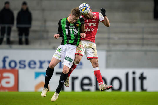 GAISs Alexander Ahl Holmström och Kalmars Romario Pereira