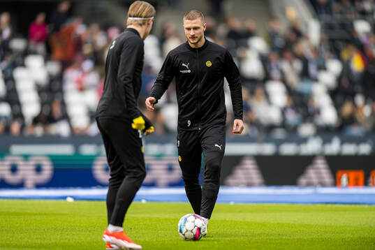 Kasper Høgh of Bodø/Glimt warms up