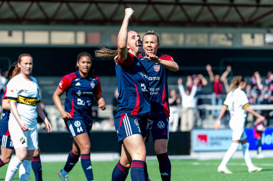 FC Rosengårds Gudrun Arnardottir och Jessica Wik jublar