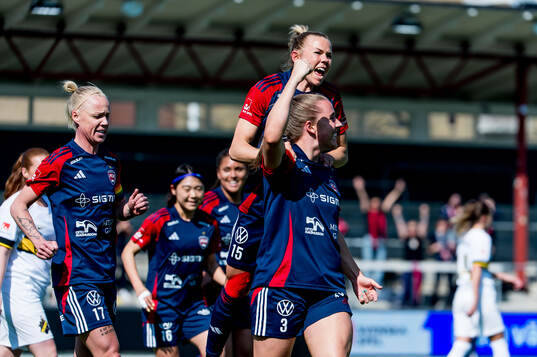 FC Rosengårds Gudrun Arnardottir och Jessica Wik jublar