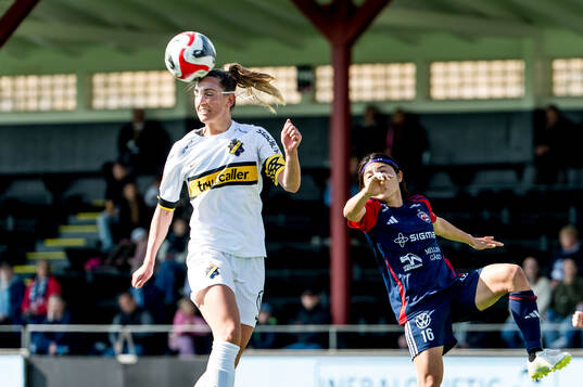 AIKs Jennie Nordin och FC Rosengårds Mai Kadowaki