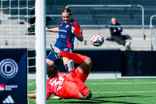 FC Rosengårds Ria Noora Minerva Öling och AIKs målvakt