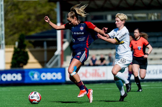 FC Rosengårds Olivia Holdt och AIKs Monica Hagström