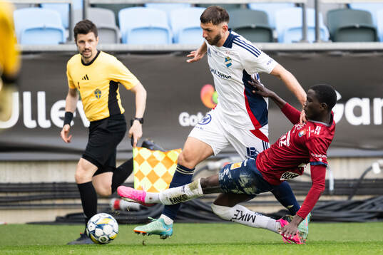 Östers Alibek Aliev och Örgrytes Abdoulaye Faye