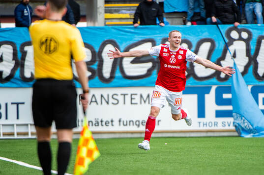 Sandvikens James Joseph Kirby jublar