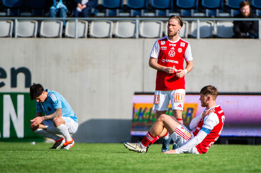 Sandvikens Kasper Harletun och Emil Engqvist deppar