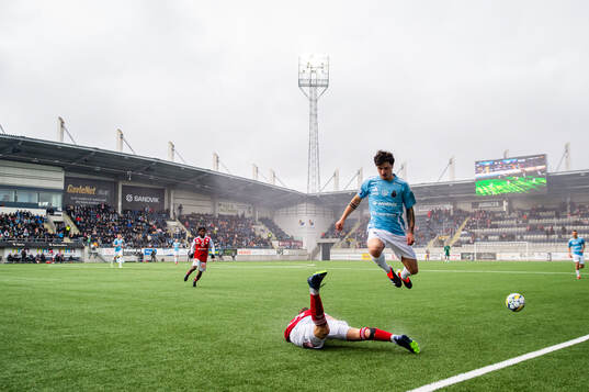 Sandvikens Kasper Harletun och Gefles Antonio Yakoub