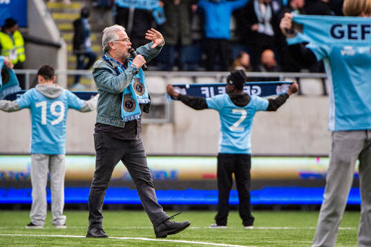 Markus Berjlund framför inmarschlåten ”som
