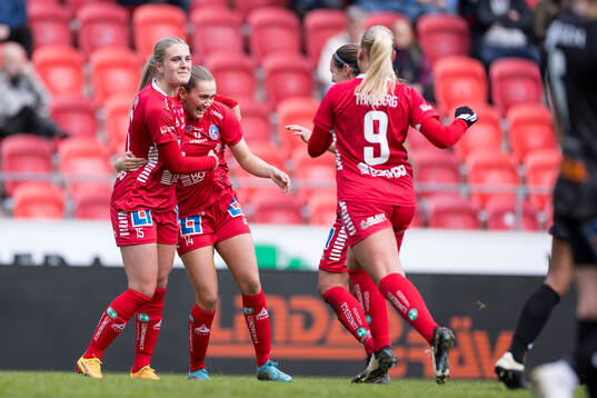 Linköpings Irene Dirdal och Lisa Björk jublar