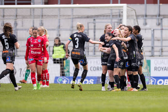 Växjö spelare jublar och Linköping spelare deppar
