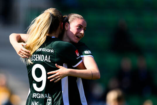 Hammarbys Anna Jøsendal och Smilla Vallotto jublar