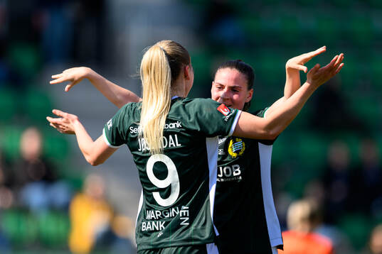 Hammarbys Anna Jøsendal och Smilla Vallotto jublar