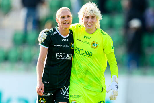Hammarbys Jonna Andersson och målvakt Moa Edrud
