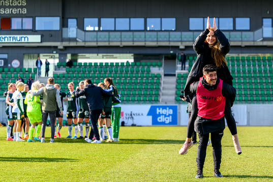 Hammarbys fystränare Jesus Mateo Cortes och målvakt Anna