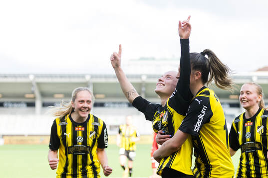 Häckens Anna Sandberg jublar