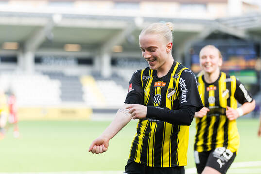 Häckens Anna Sandberg jublar