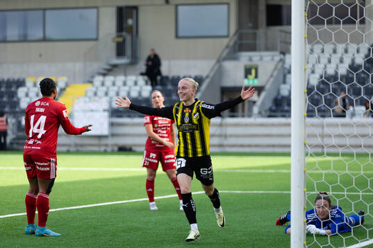 Häckens Anna Sandberg jublar