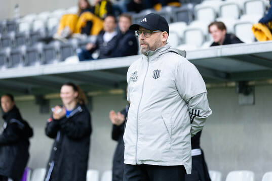 Piteås tränare Stellan Carlsson innan fotbollsmatchen i